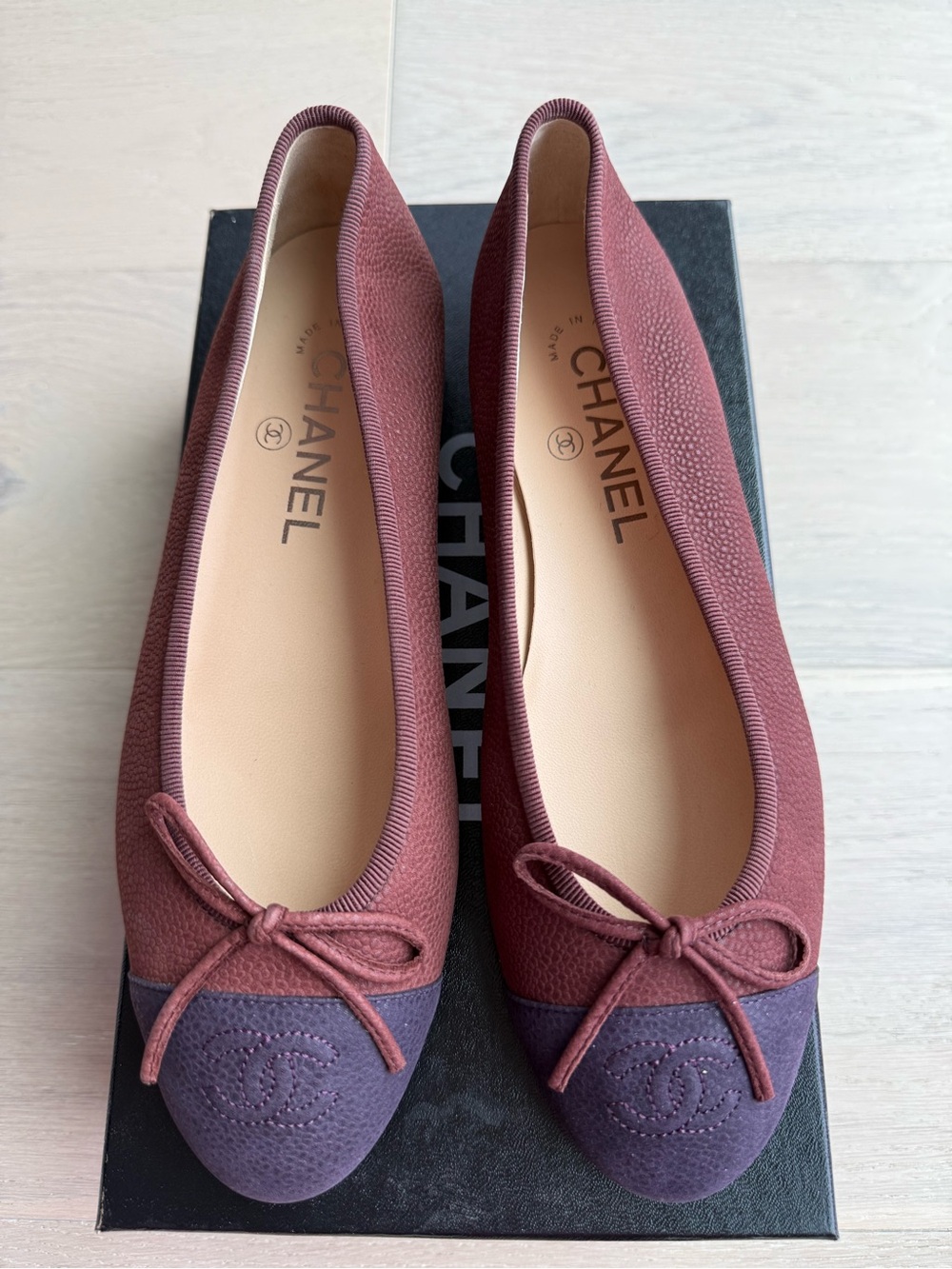 CHANEL Two-Tone Plum and Deep Burgundy Cap-Toe Ballet Flats - Picture 3 of 8